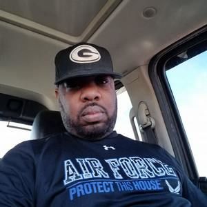 Meet your Posher, Derrick